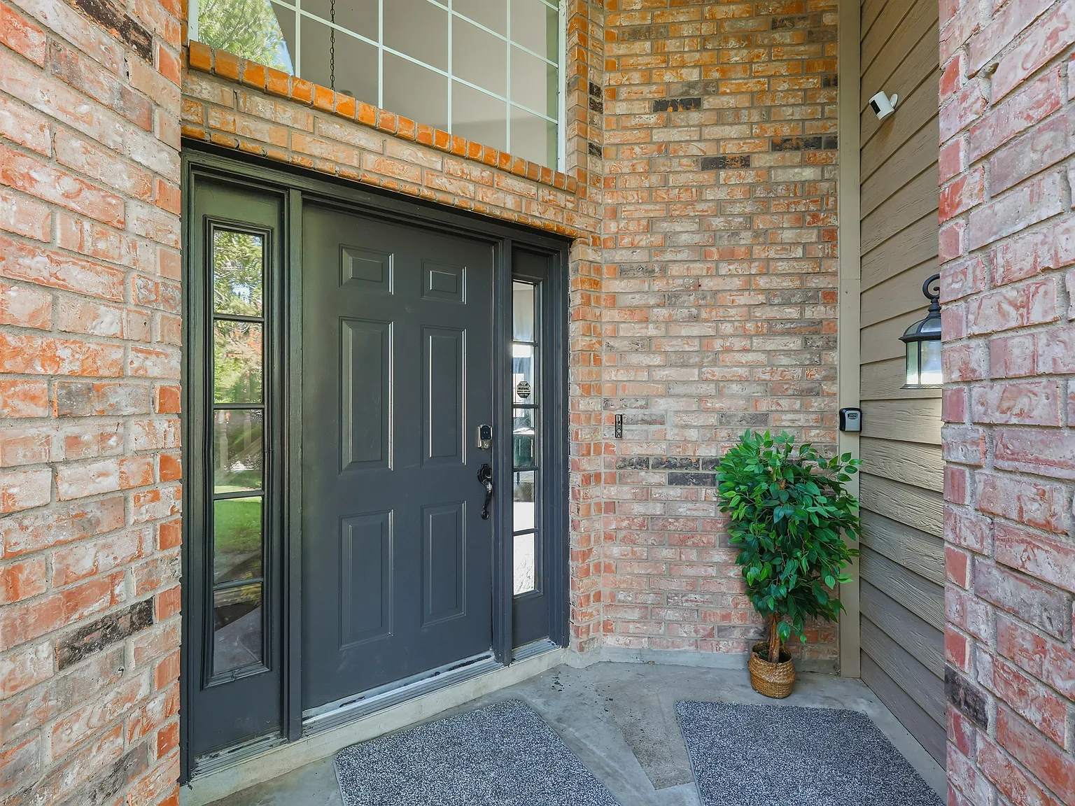 3 bed, 1792 sqft, $4,000 — Photo 2