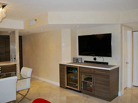 4th image of 1000 Island Blvd APT 306