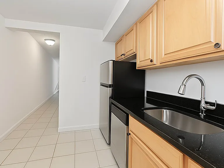 322 E 39th St #3C — Photo 7