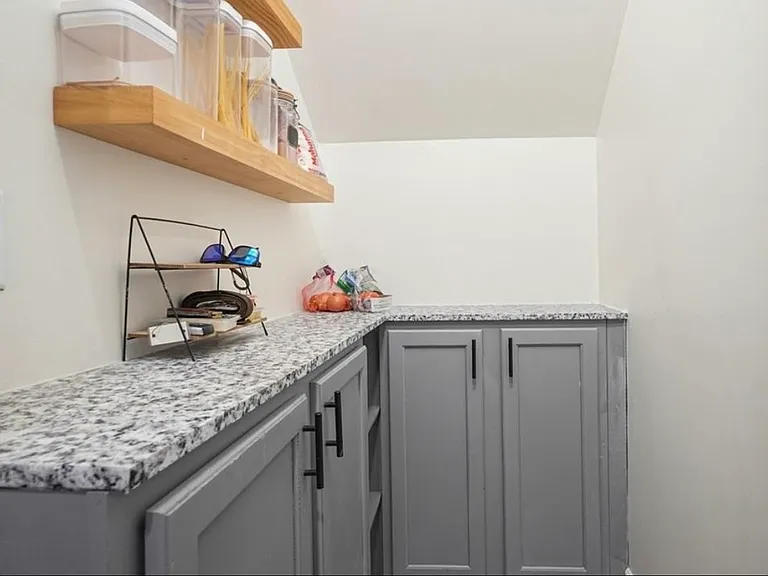 34 Arrington Dr — Photo 3