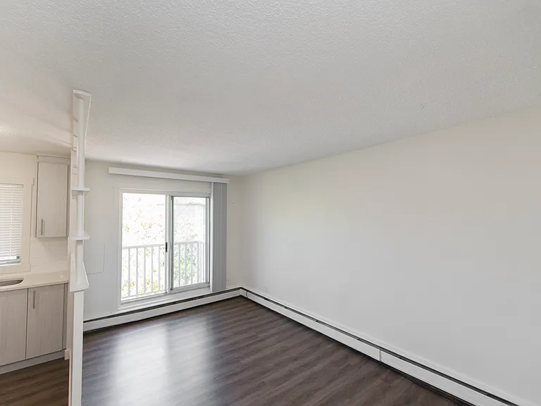 306 21st Ave SW — Photo 7