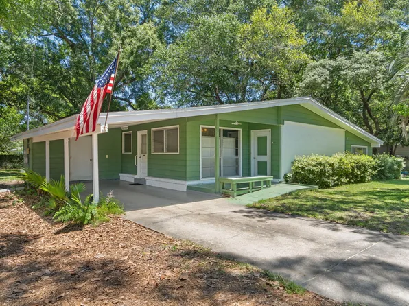 28 Magnolia Dr, Mary Esther, FL 32569