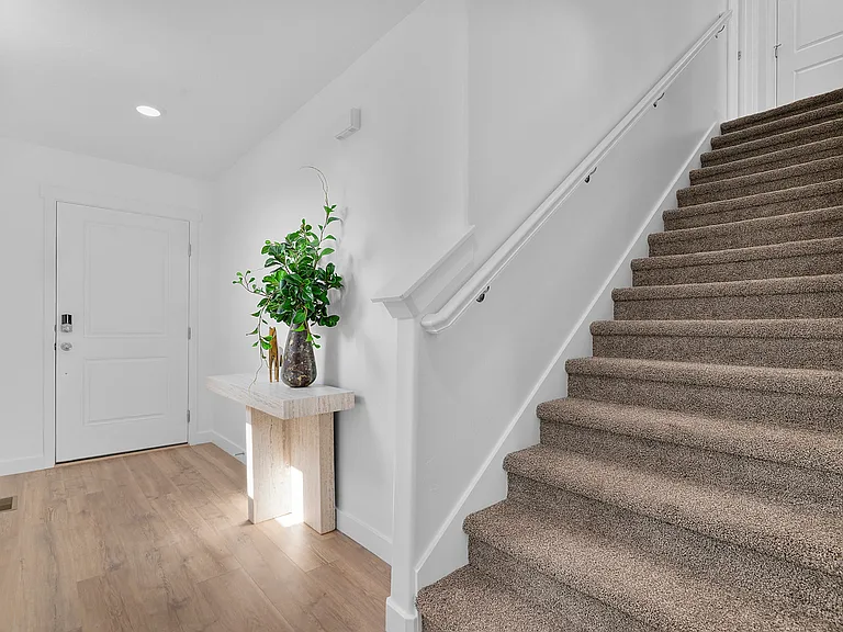 172 E Glencoe Dr — Photo 10