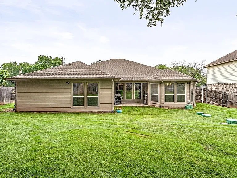 4304 Lucero Dr — Photo 20