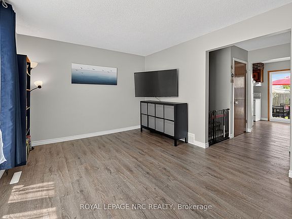 5th image of 28 Chantal Ct