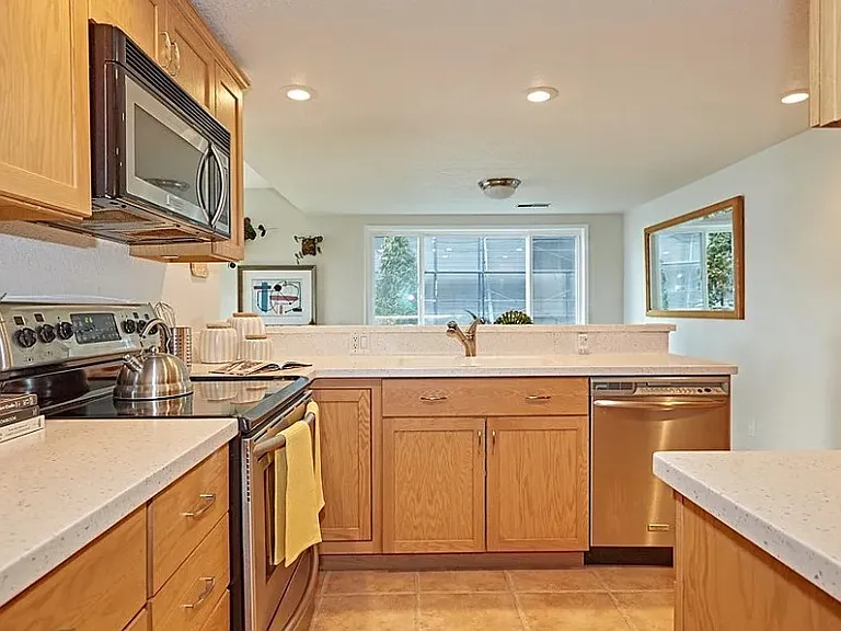 1625 Harbor Ave SW #1 — Photo 7