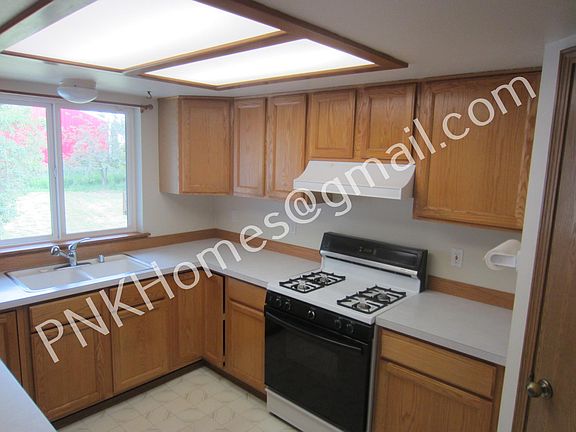 4th image of 129 2nd Ave S