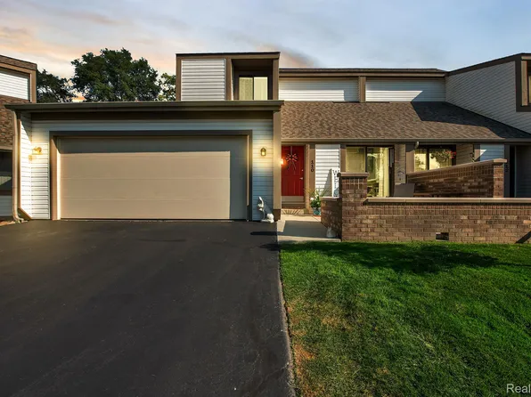 110 Conda Ln, Oxford, MI 48371