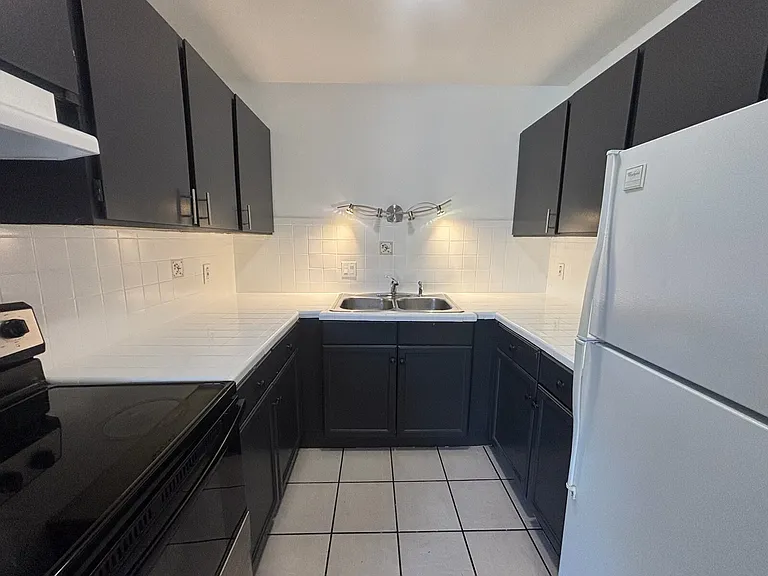 2553 Ellis St #C — Photo 6