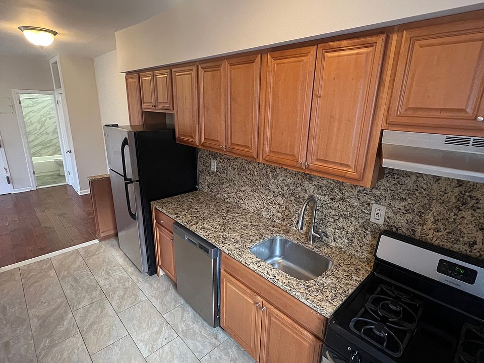1st image of 31-89 32nd St Unit 3R