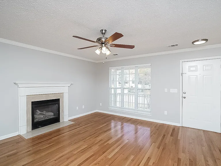 400 Hunters Path Ct — Photo 4