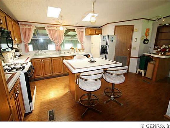 3rd image of 294 Canal Dr W