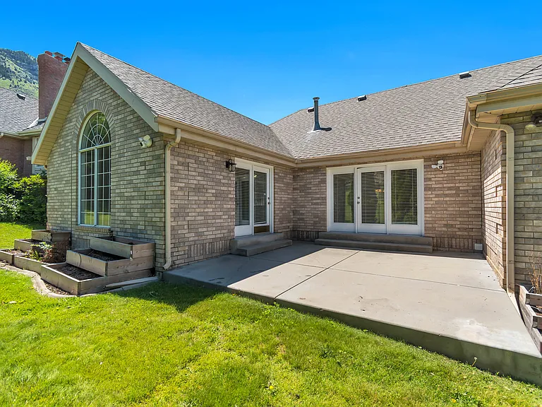 1241 Cambridge Ct — Photo 46