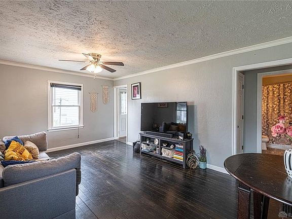 5th image of 2219 Farmside Dr