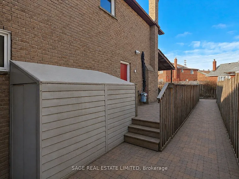 64 Durness Ave #BASEMENT — Photo 17