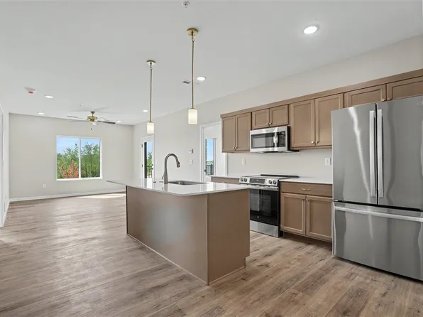 4428 Deer Creek Rd #201, Iowa City, IA 52246