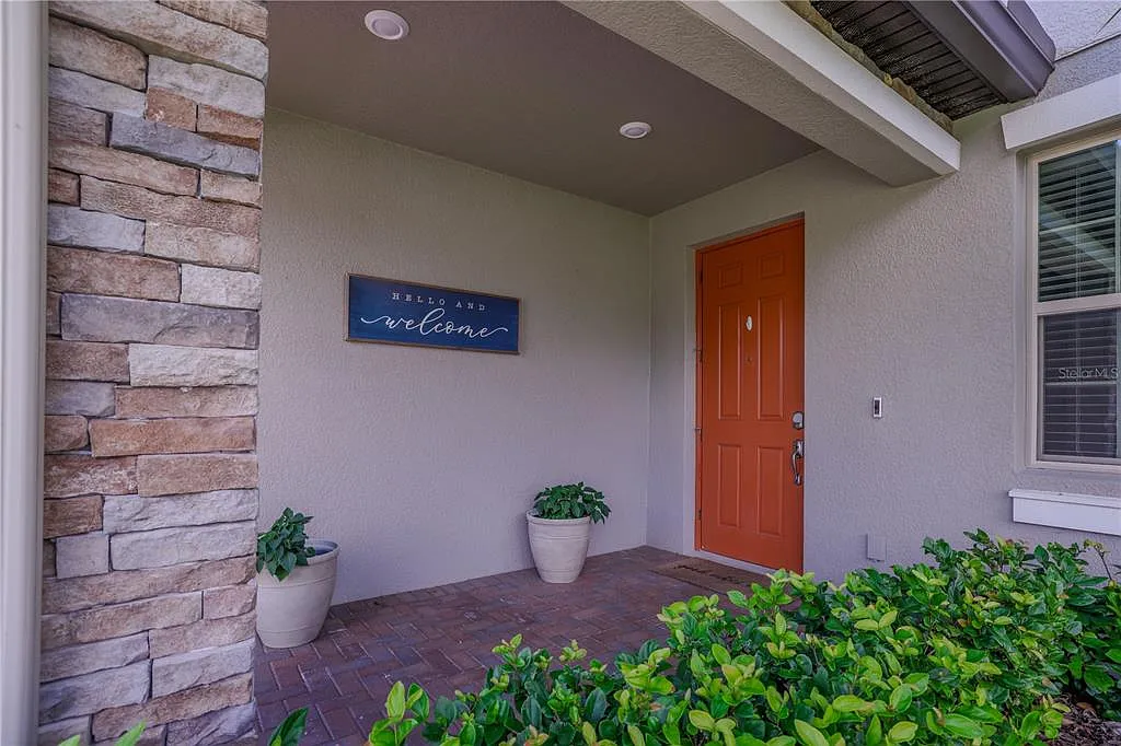 4 bed, 3.0 bath, 2529 sqft, $3,200 — Photo 2
