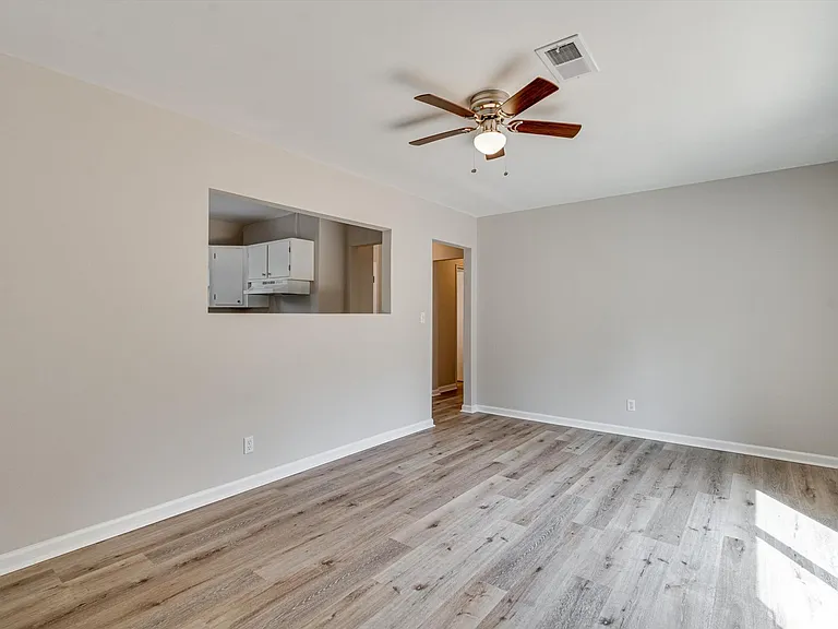 3810 Memphis Dr — Photo 6