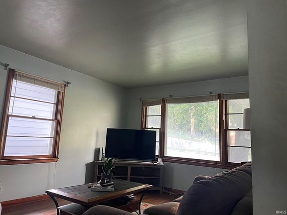 5th image of 1402 N Saint Joseph Ave