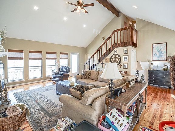 4th image of 235 Riverchase Dr