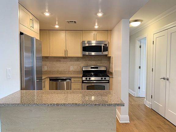 3rd image of 360 E 65th St APT 10E
