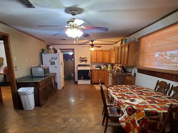 2nd image of 823 Avenue J