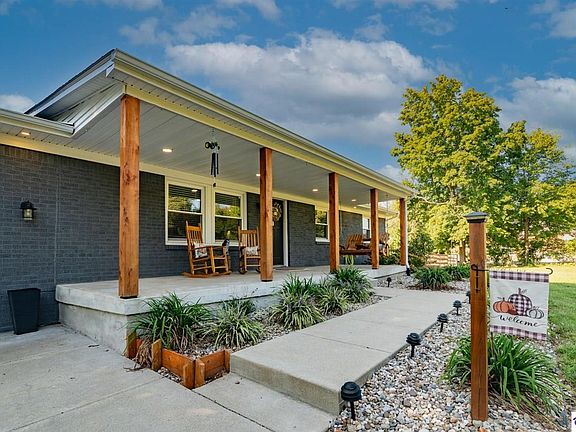 3rd image of 621 College Street Rd