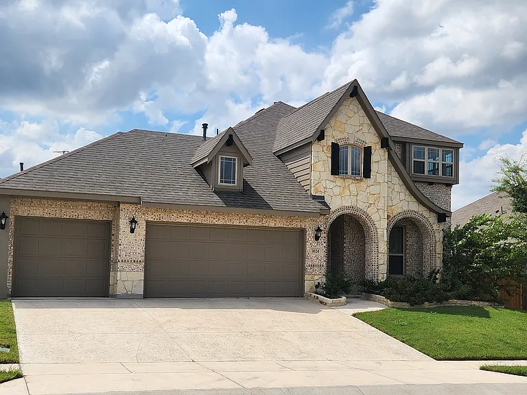 1024 Timber Ridge Dr — Photo 1
