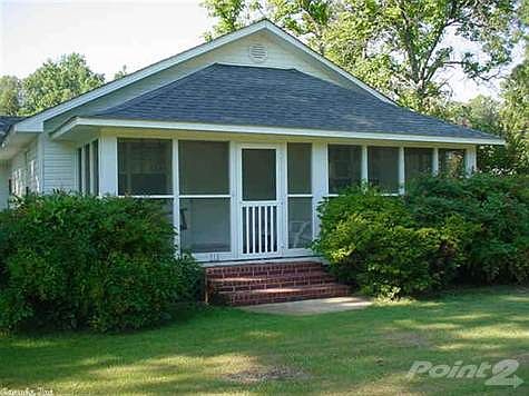3rd image of 715 Bryant Dr