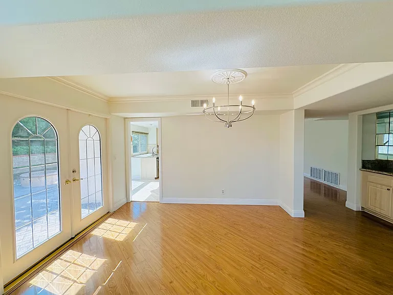 6635 Soaring Dr — Photo 9
