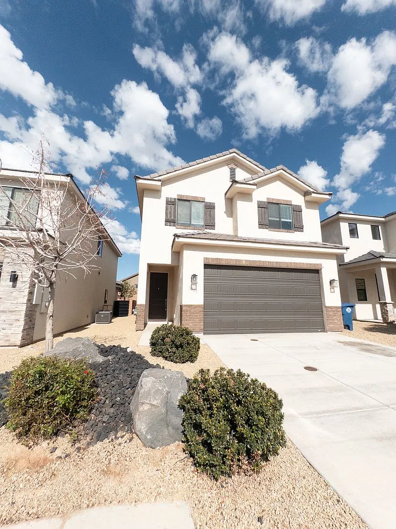Your Next Home Awaits: Stylish 4-Bedroom Home with a Beautiful Backyard in St. George! — Photo 1