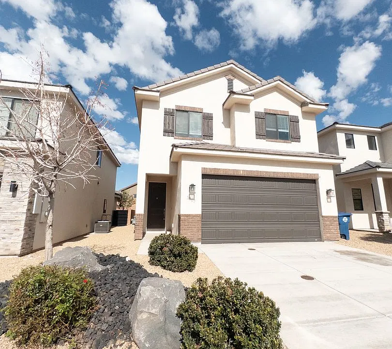1367 E White Hollow Ln