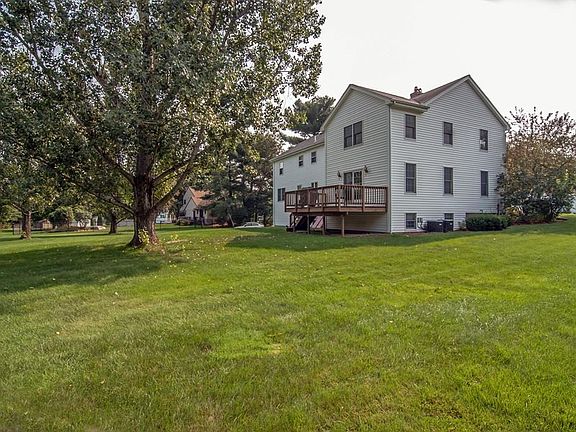 2nd image of 21 Bennett Cir