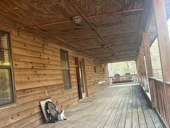 2nd image of 700 Foster Rd