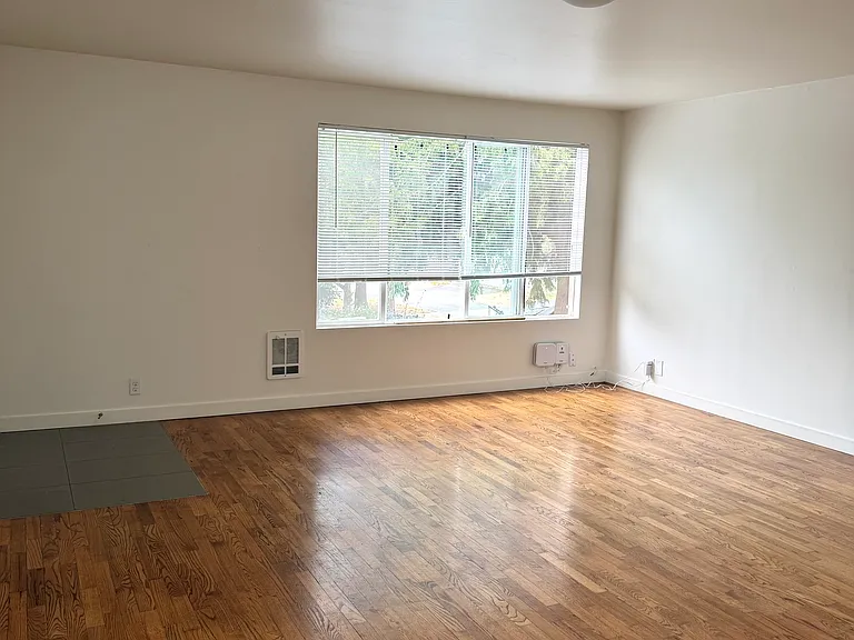 312 28th Ave S #B — Photo 5