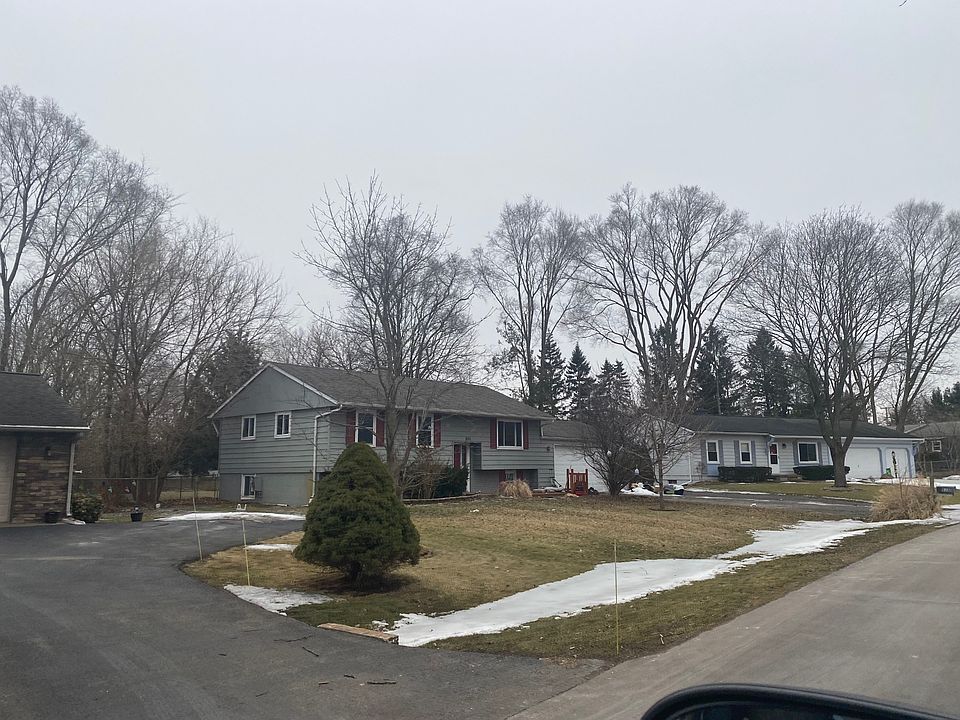 2nd image of 835 Los Arboles Dr