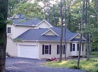 204 Fellowship Dr, Hawley, PA 18428