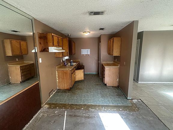 3rd image of 1606 Linda Lee Dr