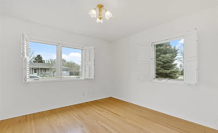 4211 Meadowwood Dr — Photo 7