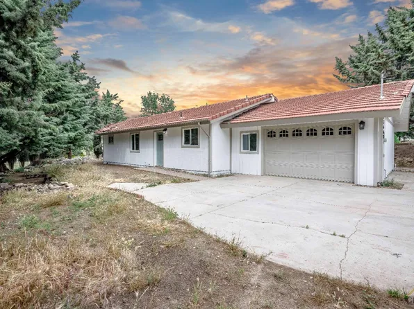 17660 Arlington Pl, Tehachapi, CA 93561