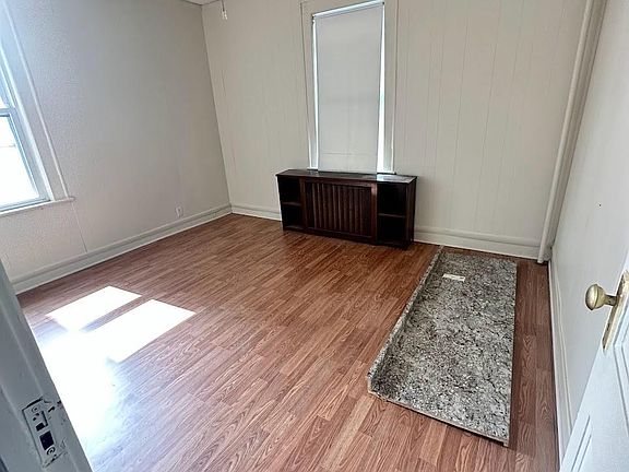 5th image of 196-15A 119th Ave