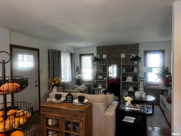 2nd image of 910 N 22nd St