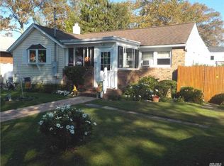 520 Oak Neck Rd, West Islip, NY 11795