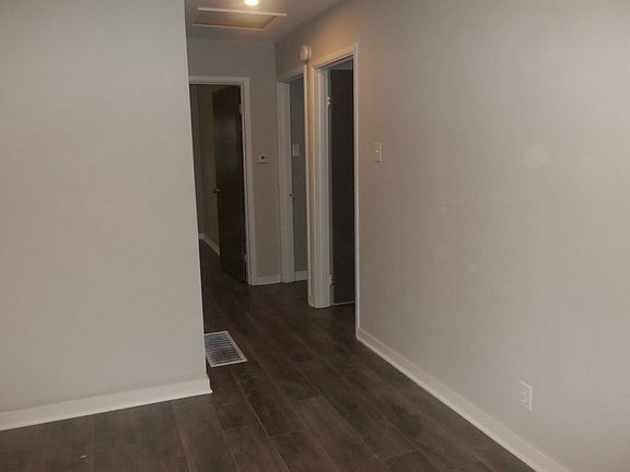 4th image of 981 Rosewood Dr