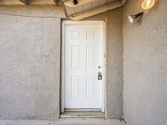 4th image of 4321 W Earll Dr