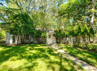 1750 Shore Acres Dr, Lake Bluff, IL 60044