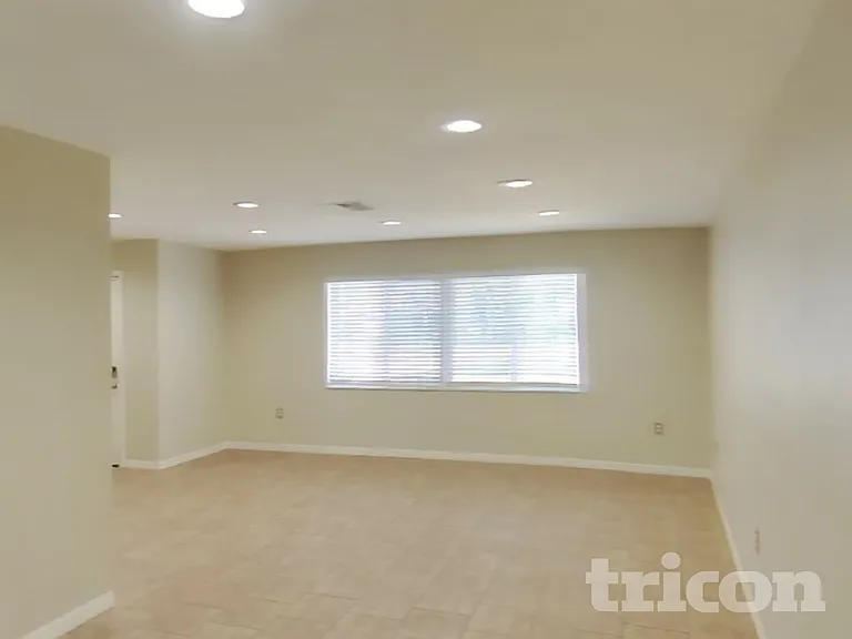 1601 Gulf Rd — Photo 2