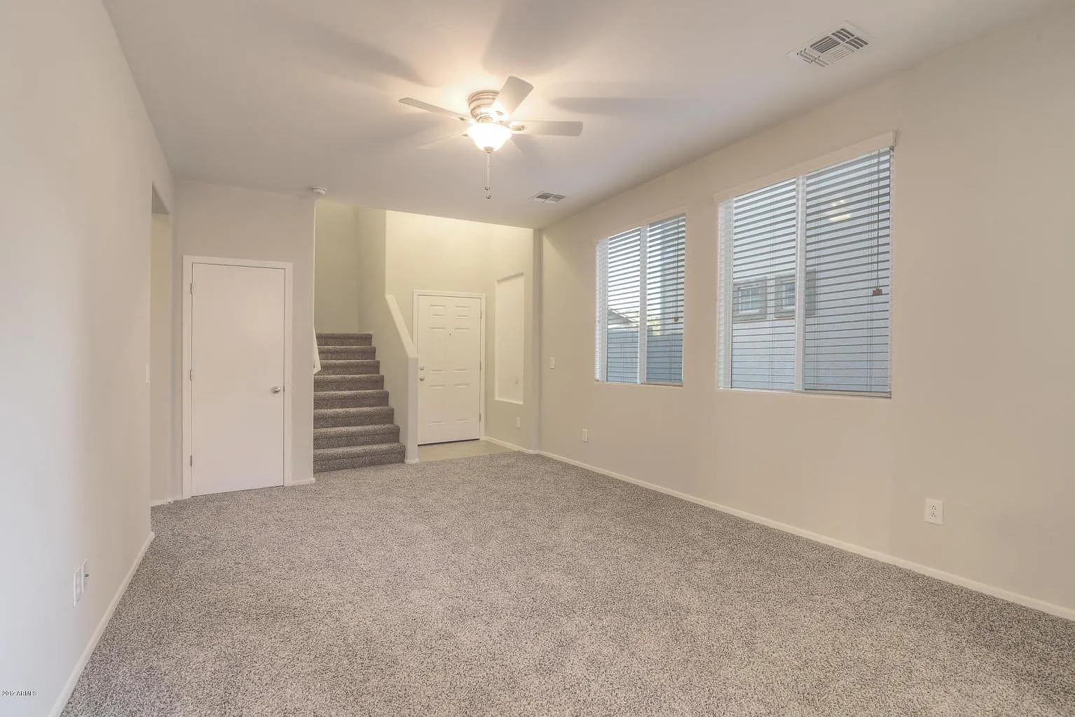 4 bed, 2.5 bath, 1991 sqft, $2,400 — Photo 2
