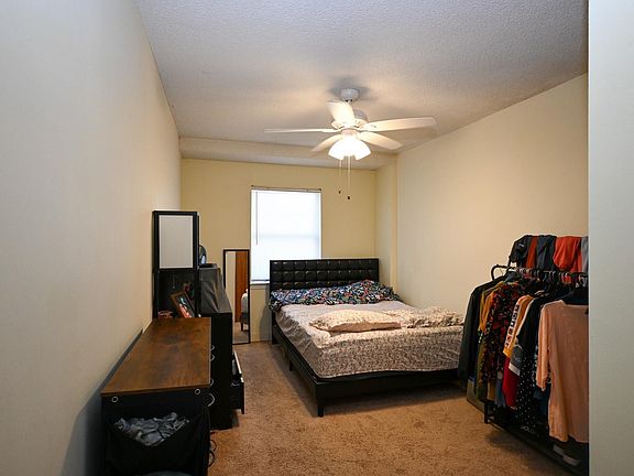 3rd image of 2002 Greene St APT 404