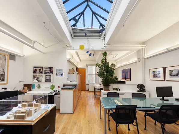 118 East 25th Street image 15 of 18